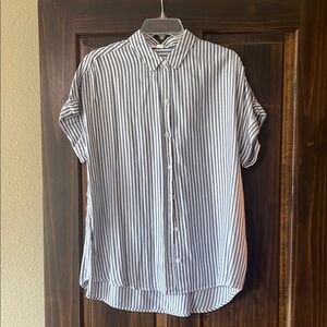 Beach Lunch Lounge Women’s Size L Classic Striped Blue and White